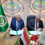 5 محافظ الوادي الجديد ومدير «أكساد» يوقعان إتفاقية لتنفيذ 3 مشروعات تنموية لمكافحة الكثبان الرملية